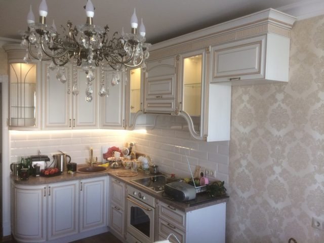 Угловая кухня Эллада с фасадами из МДФ в стиле классика