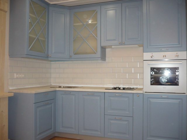 Сине-голубая неоклассическая кухня Роза с фасадами из МДФ