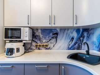 Кухня Орион с радиусными фасадами с матовым покрытием